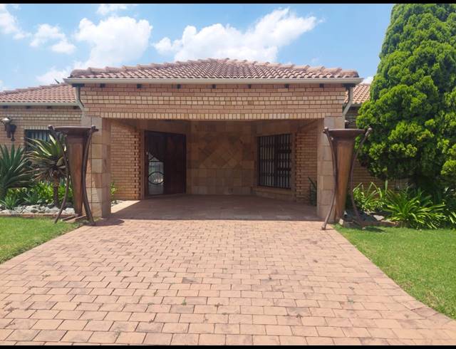 4 BEDROOM HOUSE FOR SALE IN WALDRIFT